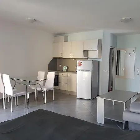 Beach Apartment *