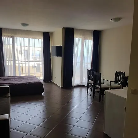 Beach Apartment *
